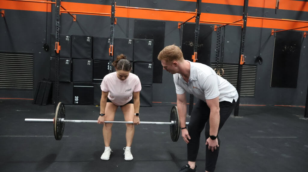 Physiotherapist coaching deadlift